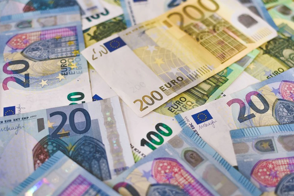 EZB: Kreditvergabe an Unternehmen steigt